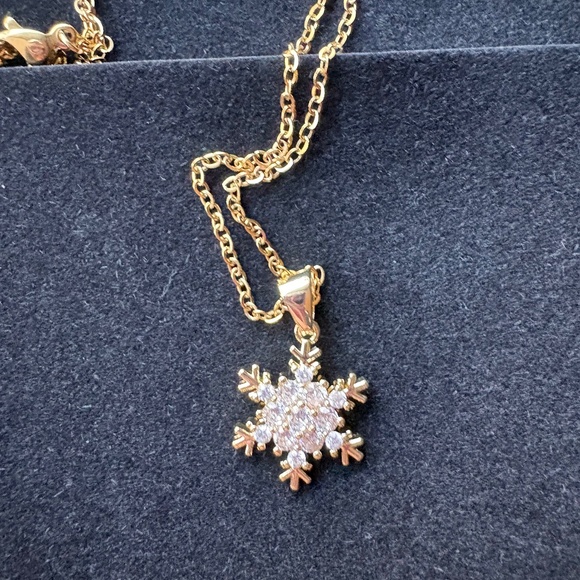 Sparkly gold and silver snowflake necklace . - Picture 3 of 3